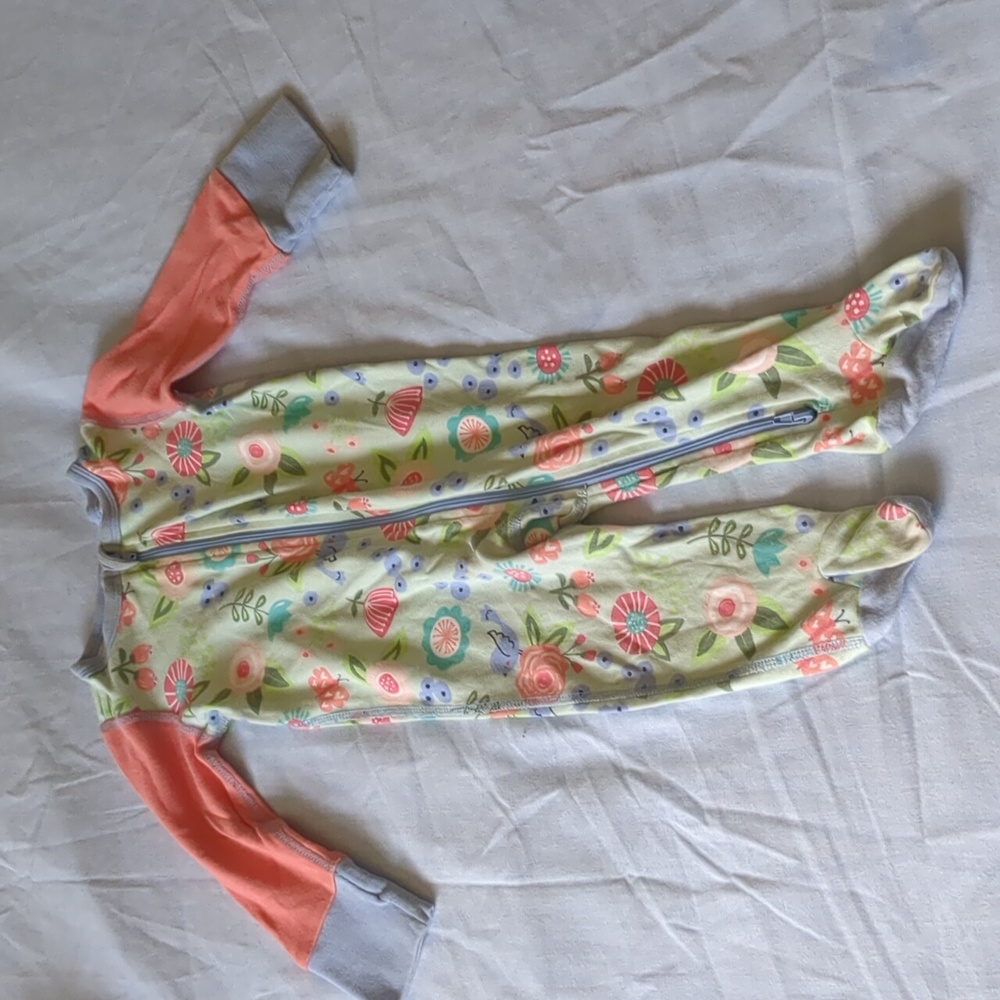 Onesies with 2 way opening zipper